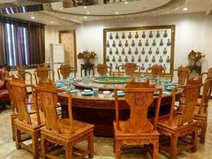 -园中园美食城