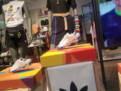 -阿迪达斯(武林银泰三叶草店)