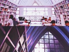 -钟书阁(松江泰晤士小镇店)