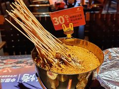 乐山特色钵钵鸡-何师烧烤Pro ·江湖川菜·小龙虾·精酿啤酒(太古里旗舰店)