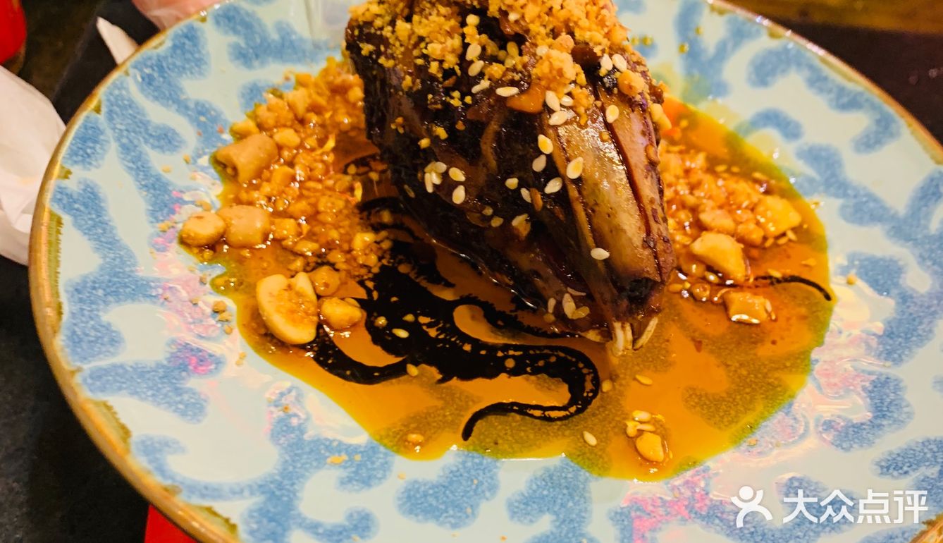 串串种类特别多，肉有好多，对于游客的我们来说真的很过瘾