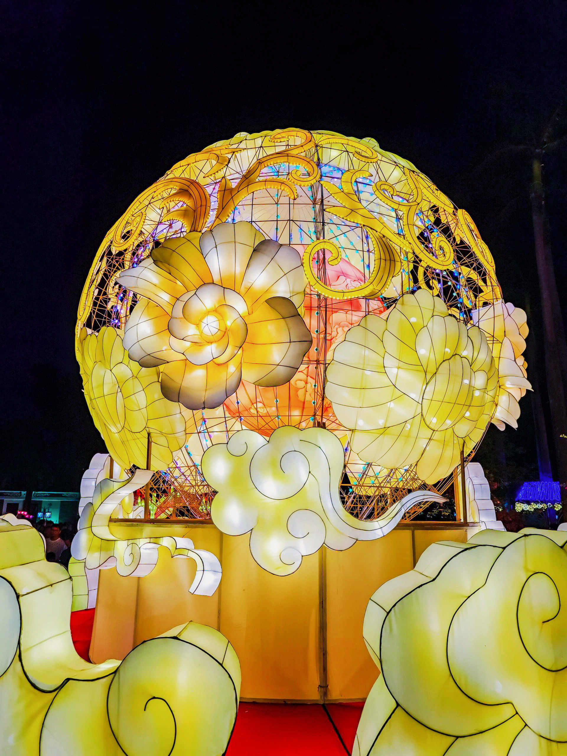 人潮涌动赏花灯!文化公园中秋灯会,不容错过❗️