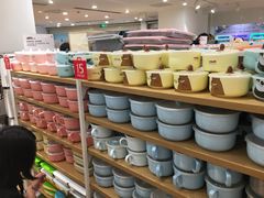 -名创优品(北京新中关购物中心地铁层店)