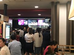 等位区-麦当劳(龙之梦购物中心店)