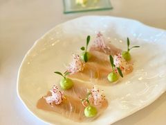 皇帝鱼刺身配牛油果和小红萝卜-Jean Georges