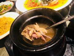 野山菌煨龙骨汤-饭桌故事·血鸭湘(荣宝华店)