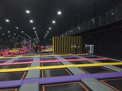 -嘿哟动霸CHUA·新潮玩运动娱乐中心·蹦床滑冰团建乐园