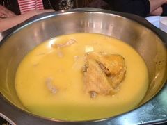 -鲜入围煮花胶鸡海鲜火锅