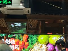 -野山舂·贵州现舂酸汤火锅(鸿通城店)