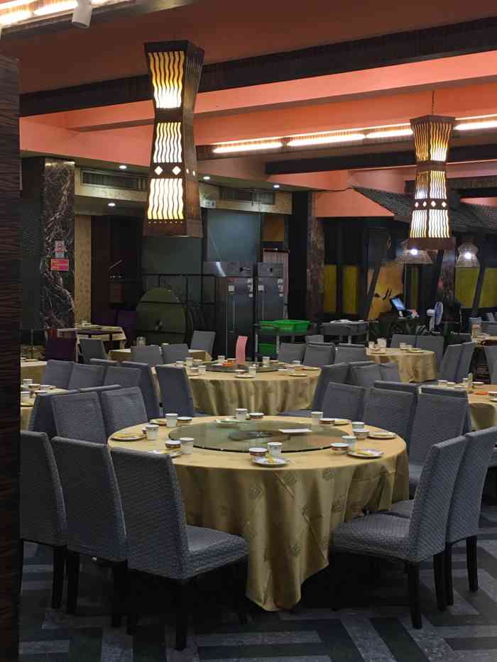 澳门街(东方店)-"之前就听朋友说过这家广州老字号啦,环境的.