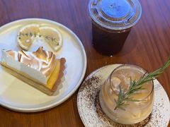 -Chom Cafe and Restaurant