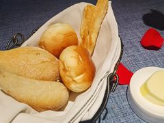 饭前餐包-弦月窗LUNETTE BY AMANDA(复兴路店)