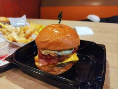 布里欧修特堡-The Habit Burger Grill 哈比特汉堡(复兴soho店)