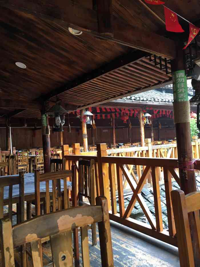 月伴湾饭庄-"住进苗寨已经很晚很累,所以就在下榻处脚下.