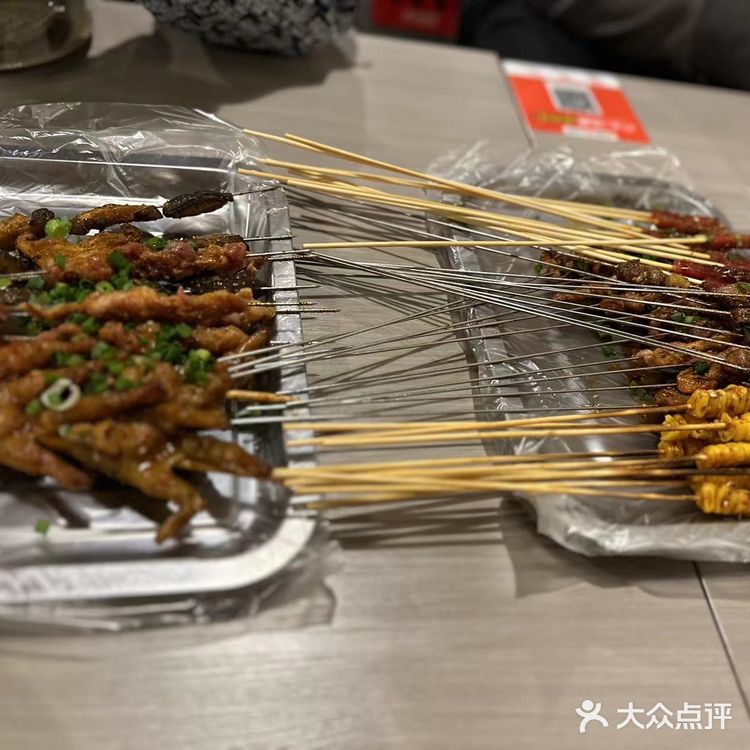 和三俩好友吃吃串 喝喝酒