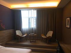 -西安大雁塔科技大学地铁站亚朵酒店