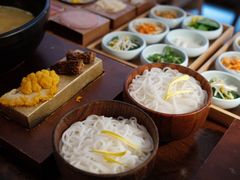 -银米·云南传统过桥米线(双廊黑金冠店)