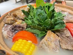 云南腊排骨锅-滇越乘象云南餐厅(次渠店)