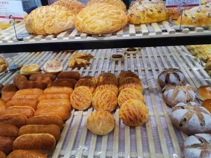 美点饼业(园湖店)-"这间分店的环境感觉一般,不想在店吃,总感.