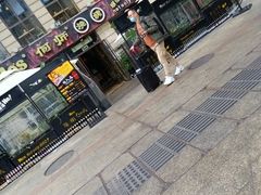 门面-何师烧烤·香辣蟹·川菜·30年老品牌(太古里旗舰店)