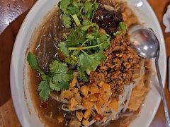 -爆炸头阿姨小四川正宗川味小吃(无任何分店)