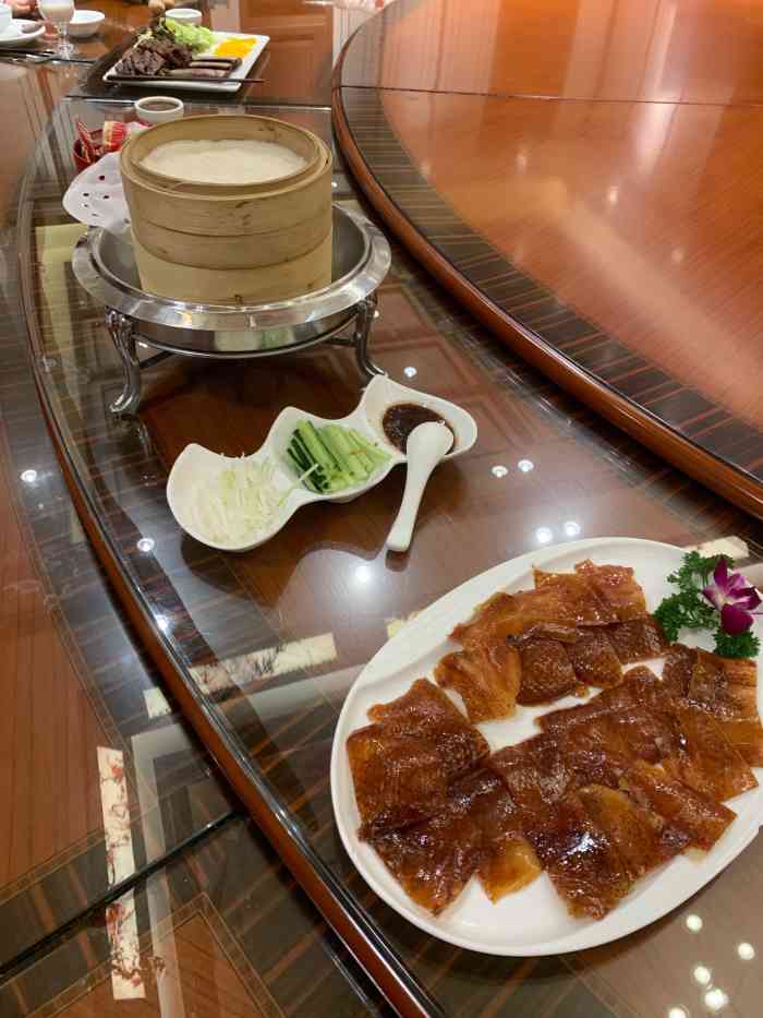 圣丰盛宴酒家(东城店)-"我跟朋友5点到店,前台只有一个服务阿姨,.