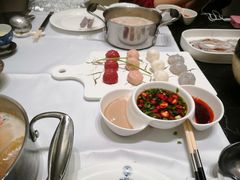 -红鼎豆捞·非遗鲍皇汤火锅(宝丰路店)