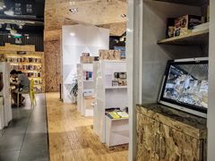 -新华里咖啡书吧(新华书店小寨店)