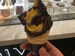 双拼软冰淇淋-GODIVA(王府井apm店)