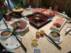 -二荆条·蜀鲜汇城市森林火锅