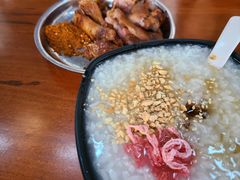 -鸿浩扒猪脚米线