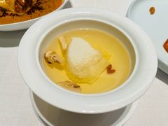 鲍汁鱼唇汤-俏江南·花园戏曲餐厅(881店)