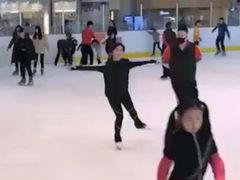 -冰纷万象滑冰场(沈阳万象城店)