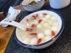 醪糟小汤圆-两三事小郡肝串串香火锅(桂庙店)