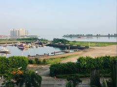 -皇马海口湾海景酒店(万绿园秀英港店)