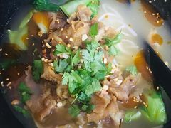 -两勺子一碗口水鸡拌面