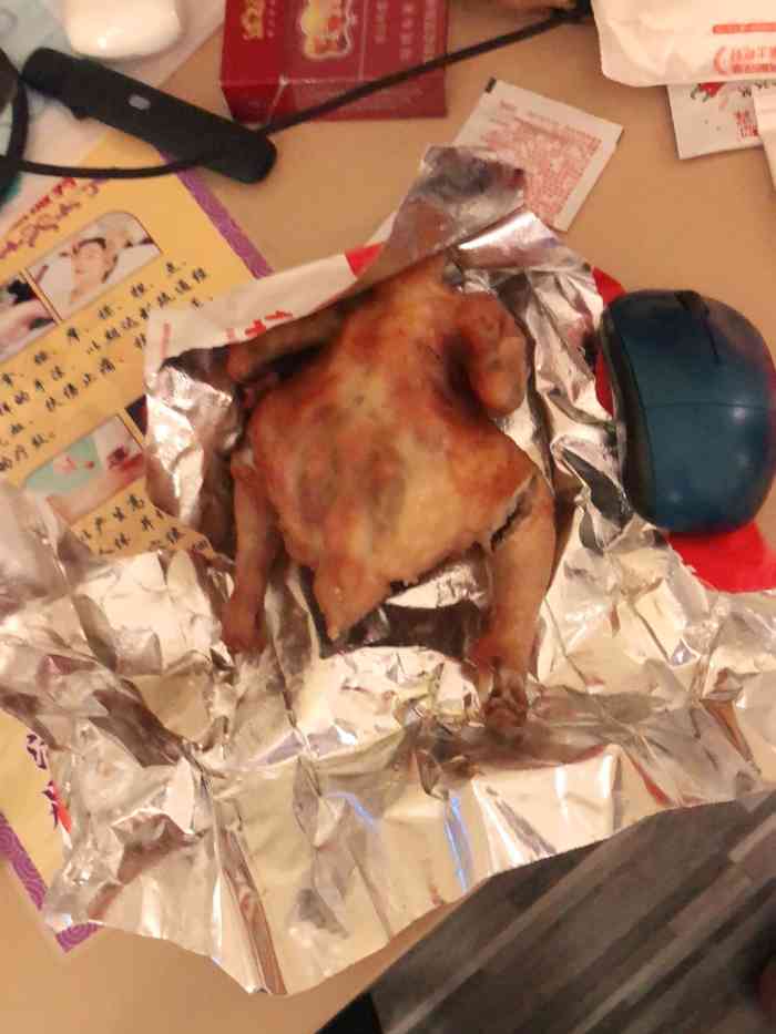 打分    /人 这个华莱士的鸡,是我吃过最小的西装鸡,而且味道,哎