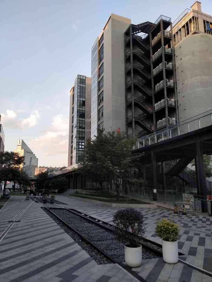 临港新业坊·源创-"几乎每周都要开车过来采购和觅食.得益于人.