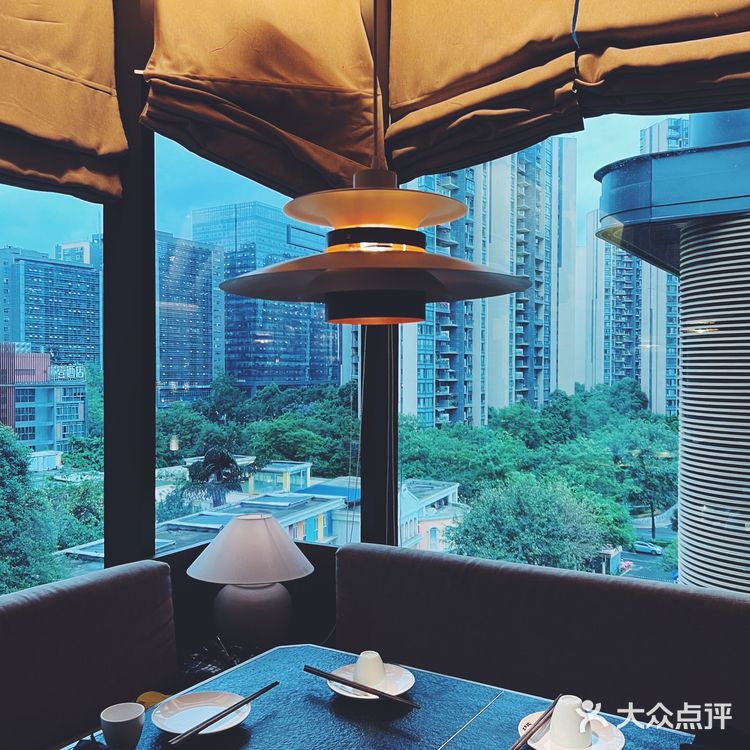 望着窗外春风 吃zhuó火锅儿 