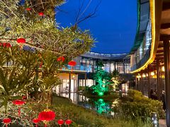 -茅草房·河畔园林火锅