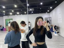 -单色舞蹈