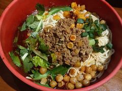 -爆炸头阿姨小四川正宗川味小吃(无任何分店)