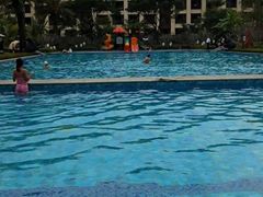 户外泳池-西双版纳融创皇冠假日度假酒店