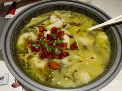 酸菜巴沙鱼小聚锅-渝是乎酸菜鱼(龙旗购物中心店)