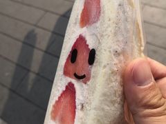 草莓三明治-Fruwich果明治(西单更新场店)