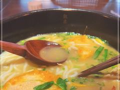 -银米·云南传统过桥米线(双廊黑金冠店)