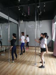 -贝贝钢管舞健身俱乐部