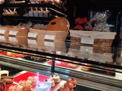 面包甜点陈列柜-Salon de The de Joel Robuchon(外滩18号店)
