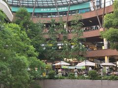 -瑞虹新天地月亮湾