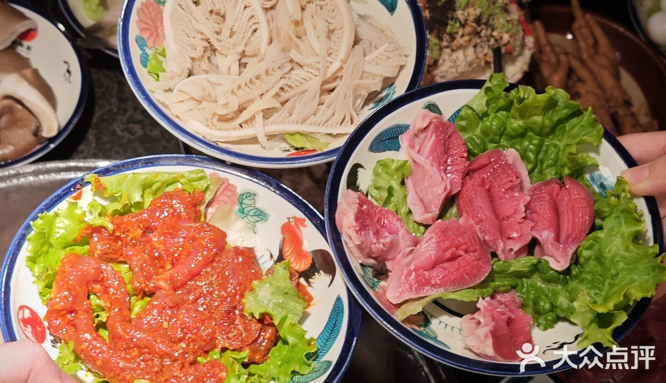 朋友跟我说有家火锅店在重庆当地传承了三代人了